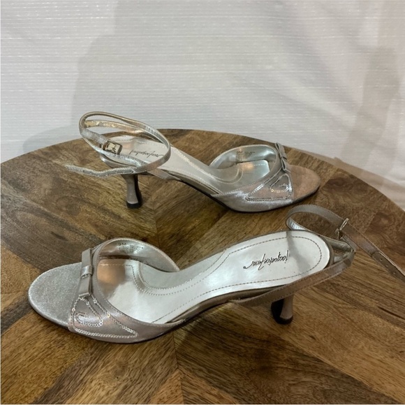 Jacqueline Ferrar Silver Heels Elegant Sandals - Picture 2 of 7